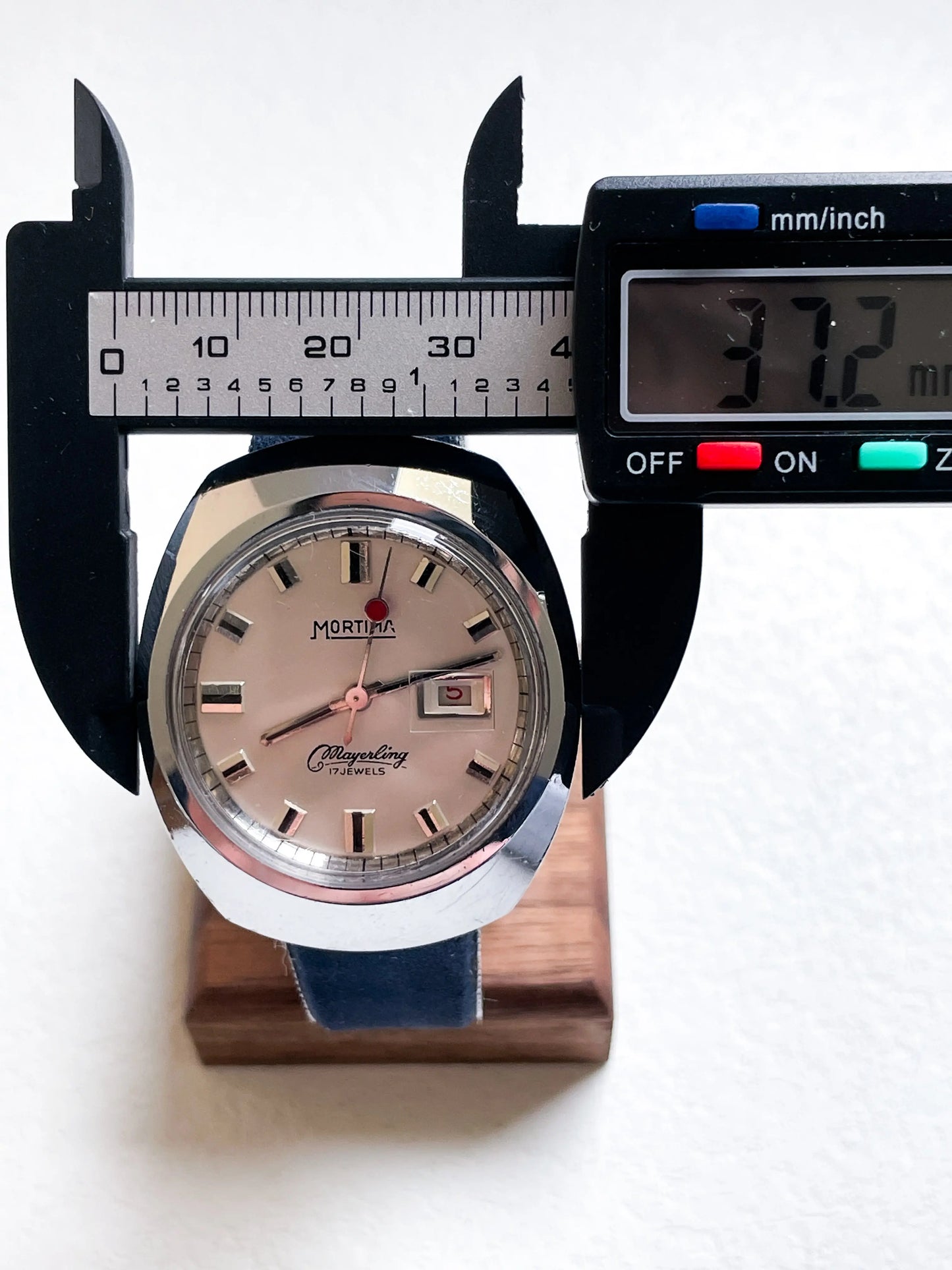 Mortima Mayerling - DropAndWatch