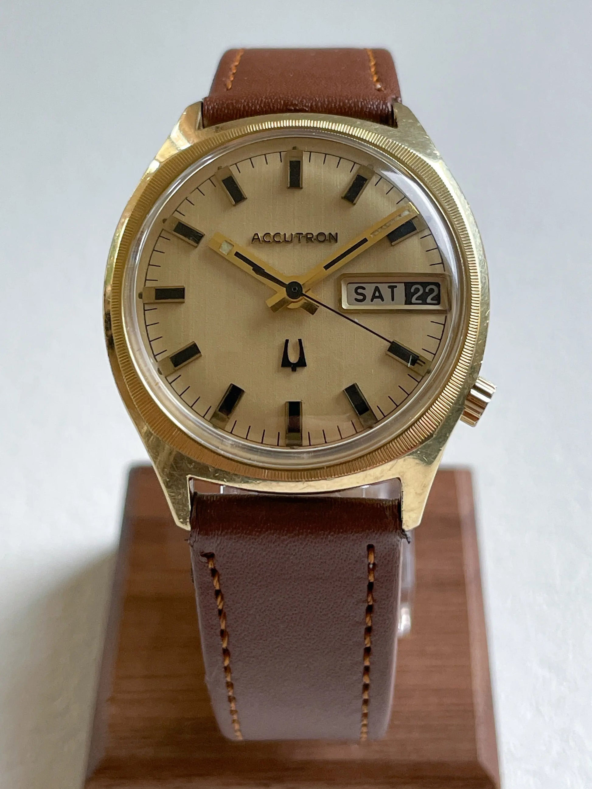 Bulova Accutron Model AA - DropAndWatch