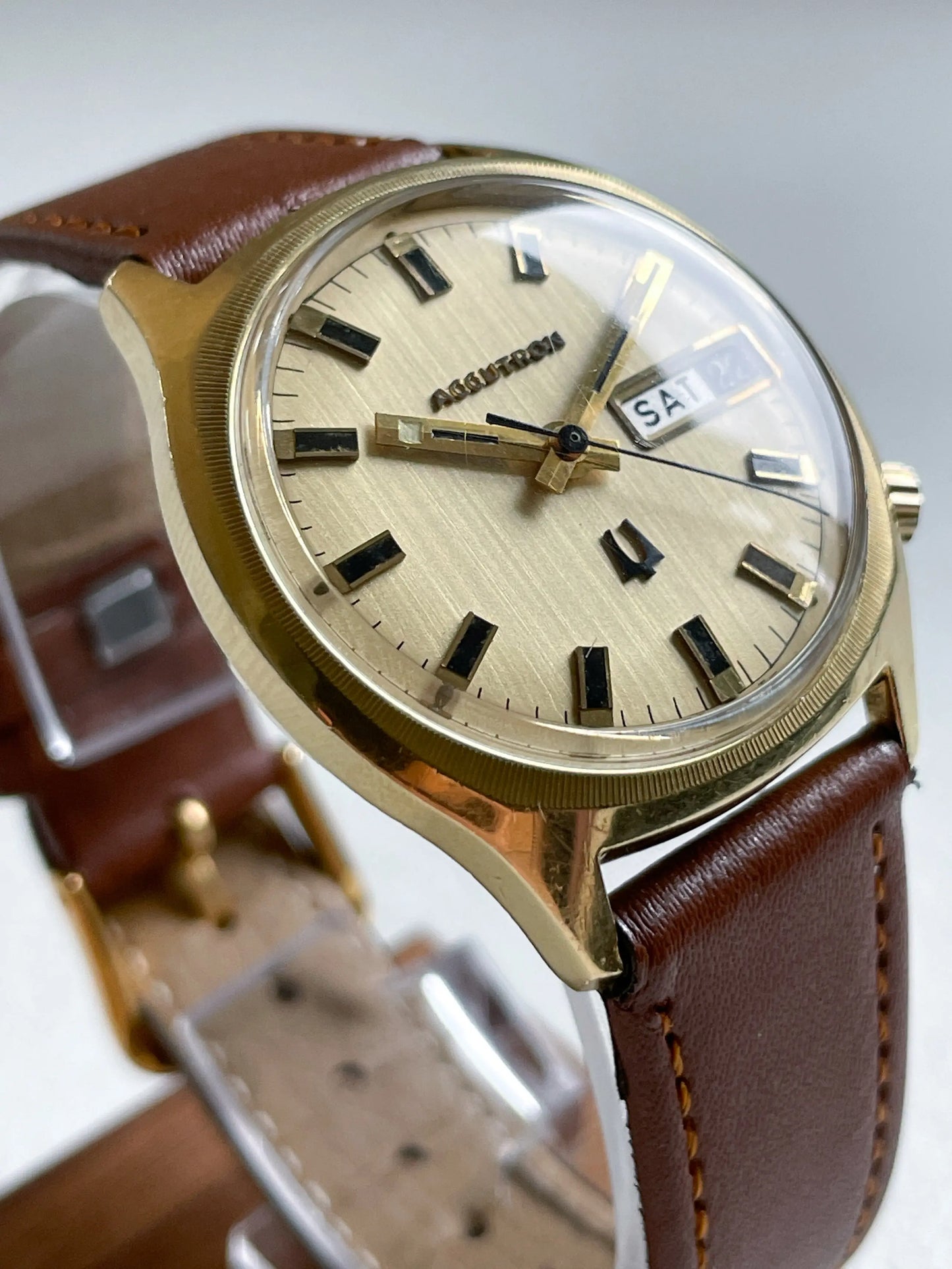 Bulova Accutron Model AA - DropAndWatch