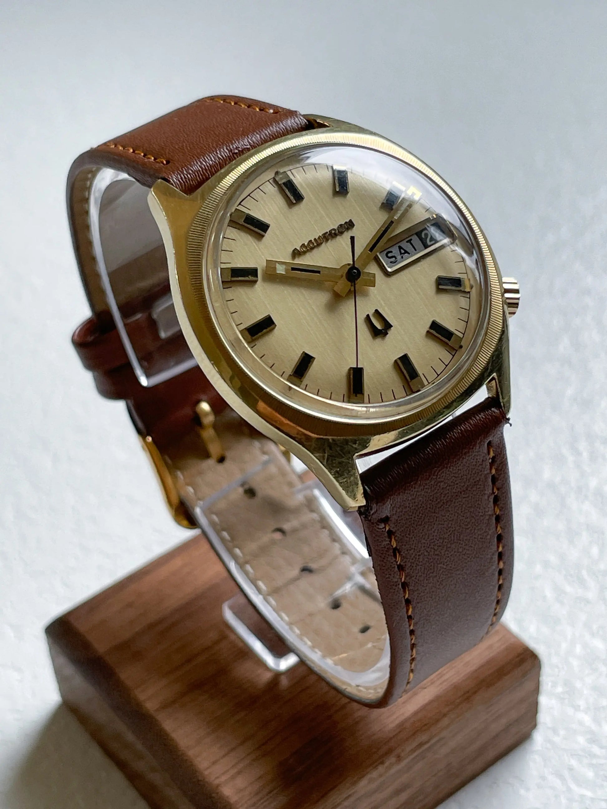 Bulova Accutron Model AA - DropAndWatch