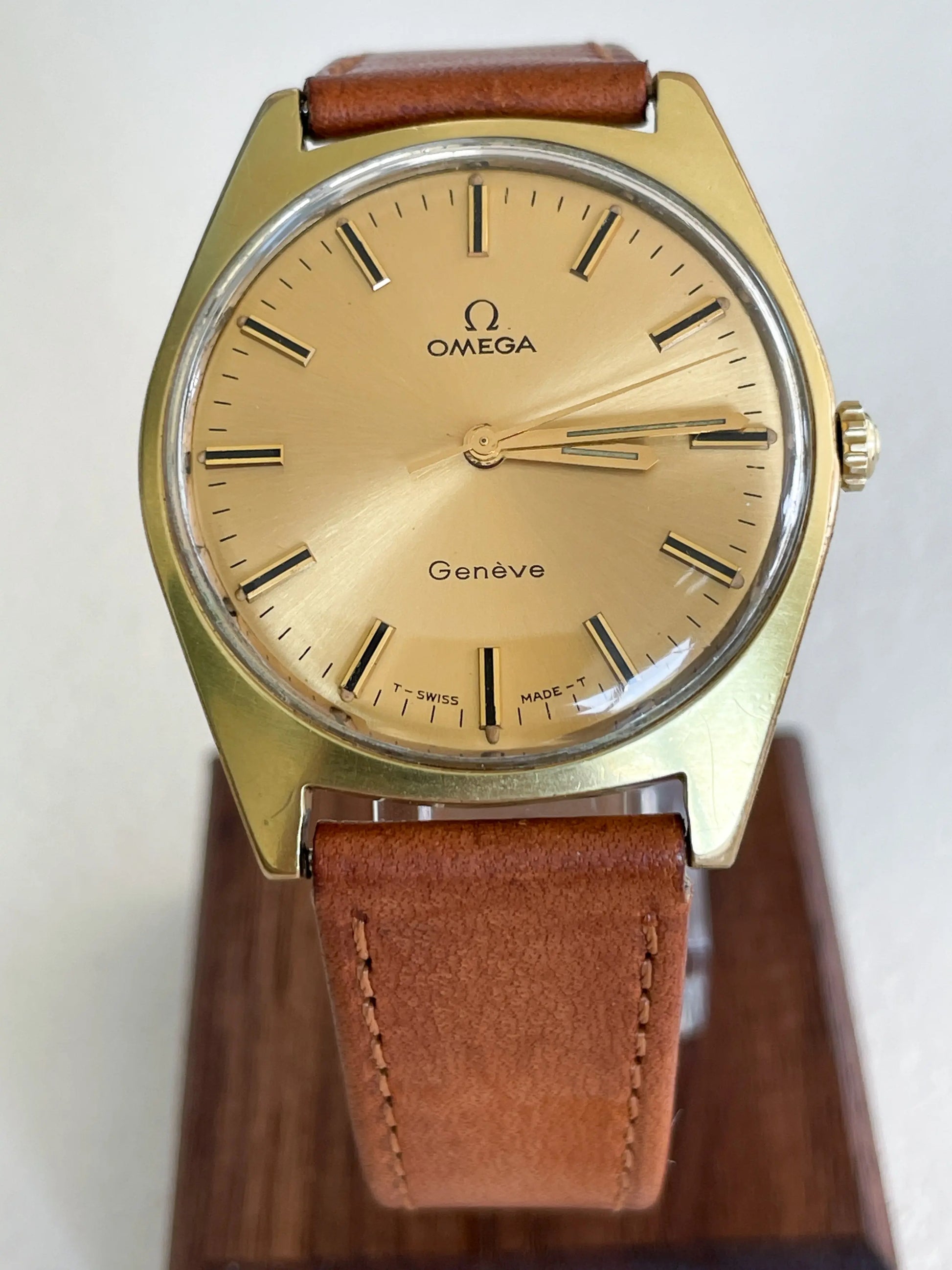 OMEGA Genève Omega Automatique Calibre 601 DropAndWatch