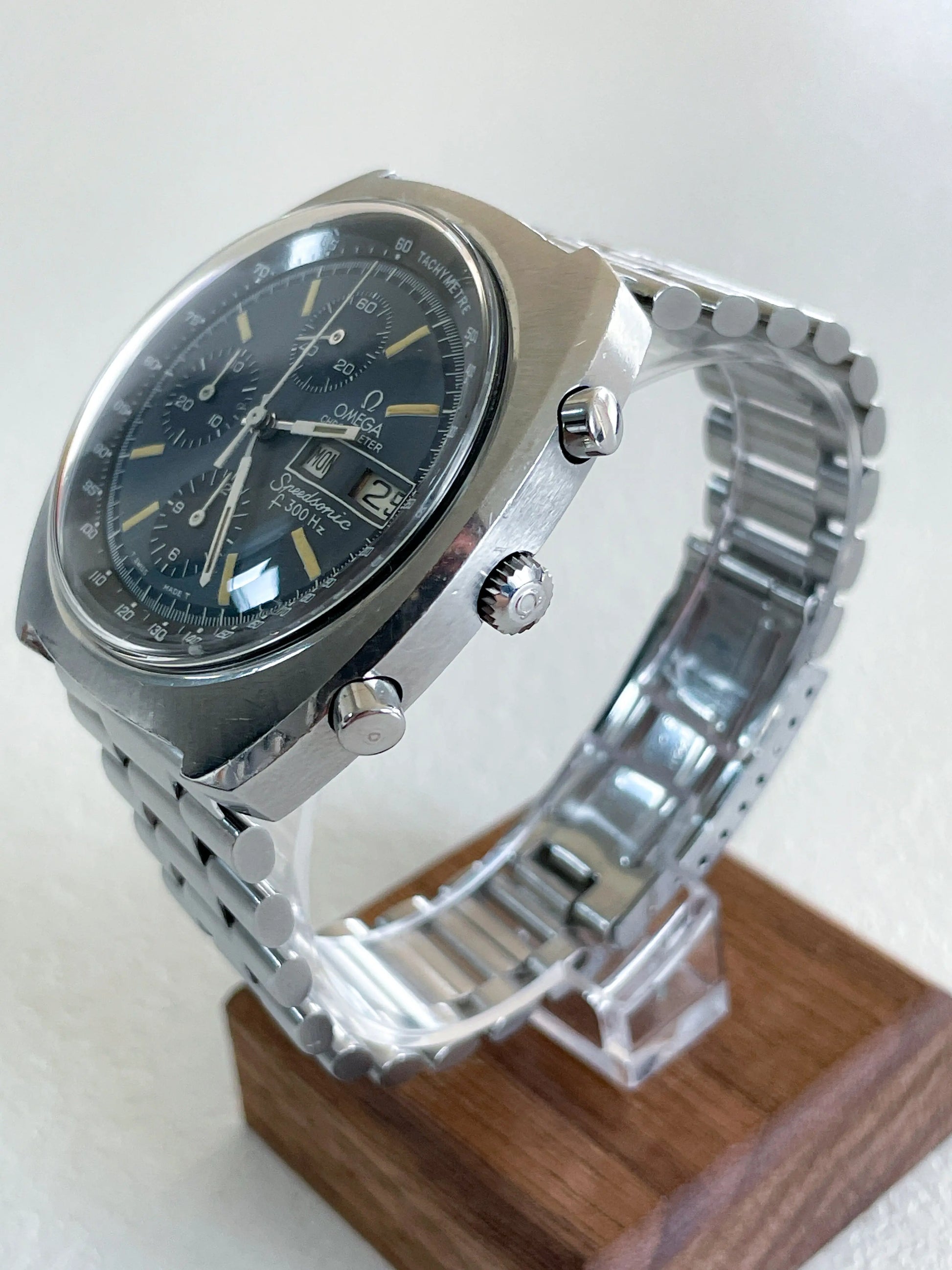 OMEGA Speedsonic F300HZ 188.002 - DropAndWatch