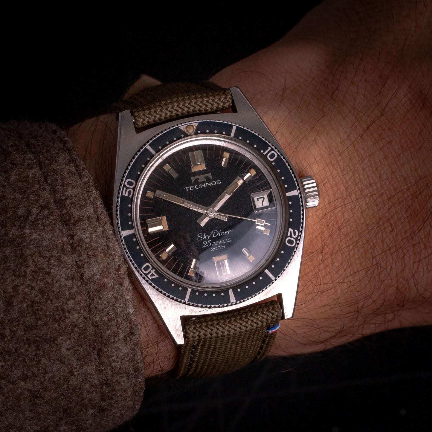 TECHNOS Sky Diver 200M - Diver Vintage - DropAndWatch