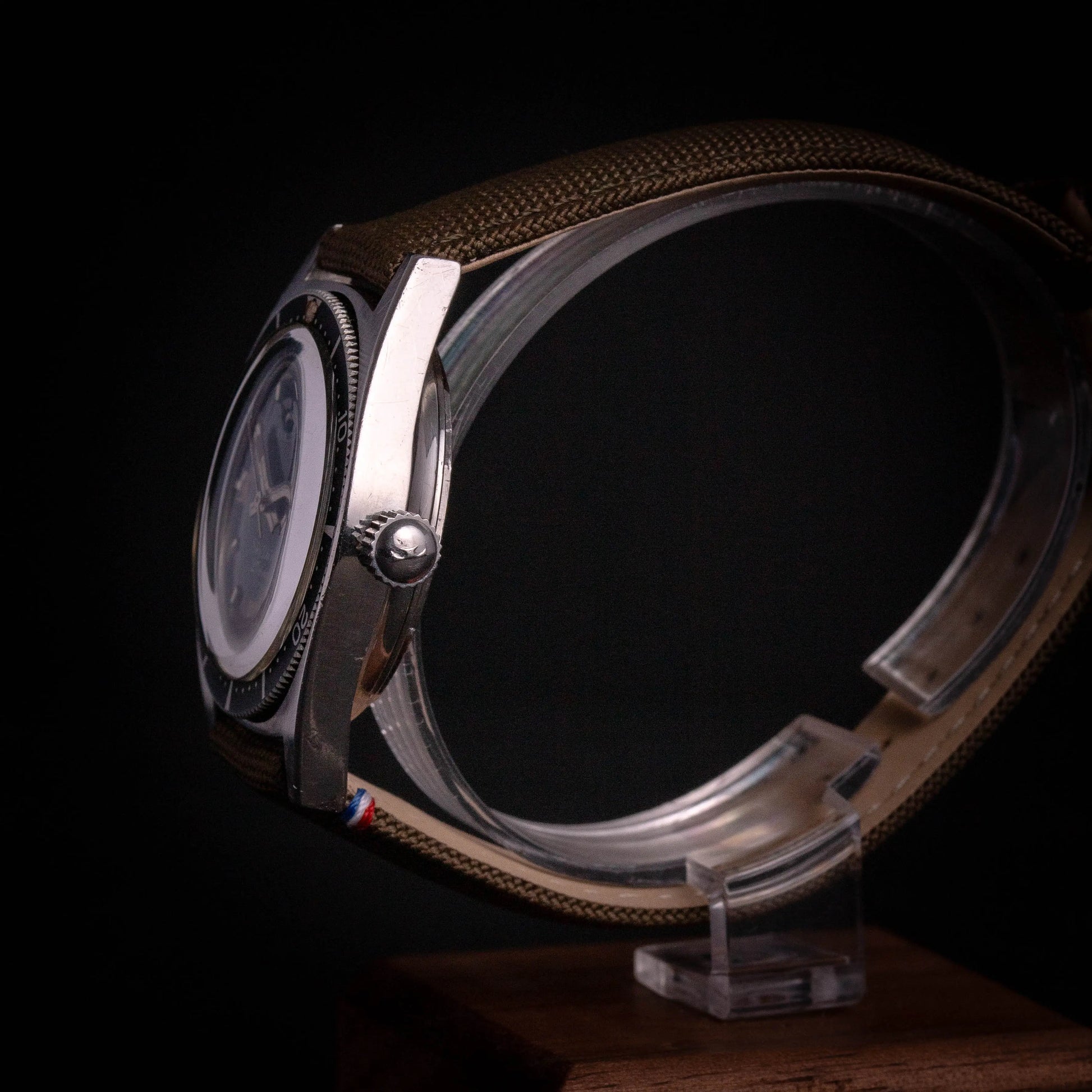 TECHNOS Sky Diver 200M - Diver Vintage - DropAndWatch