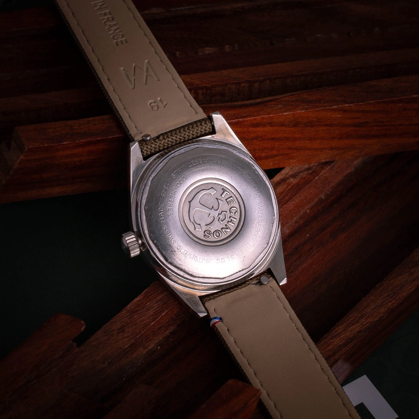 TECHNOS Sky Diver 200M - Diver Vintage - DropAndWatch