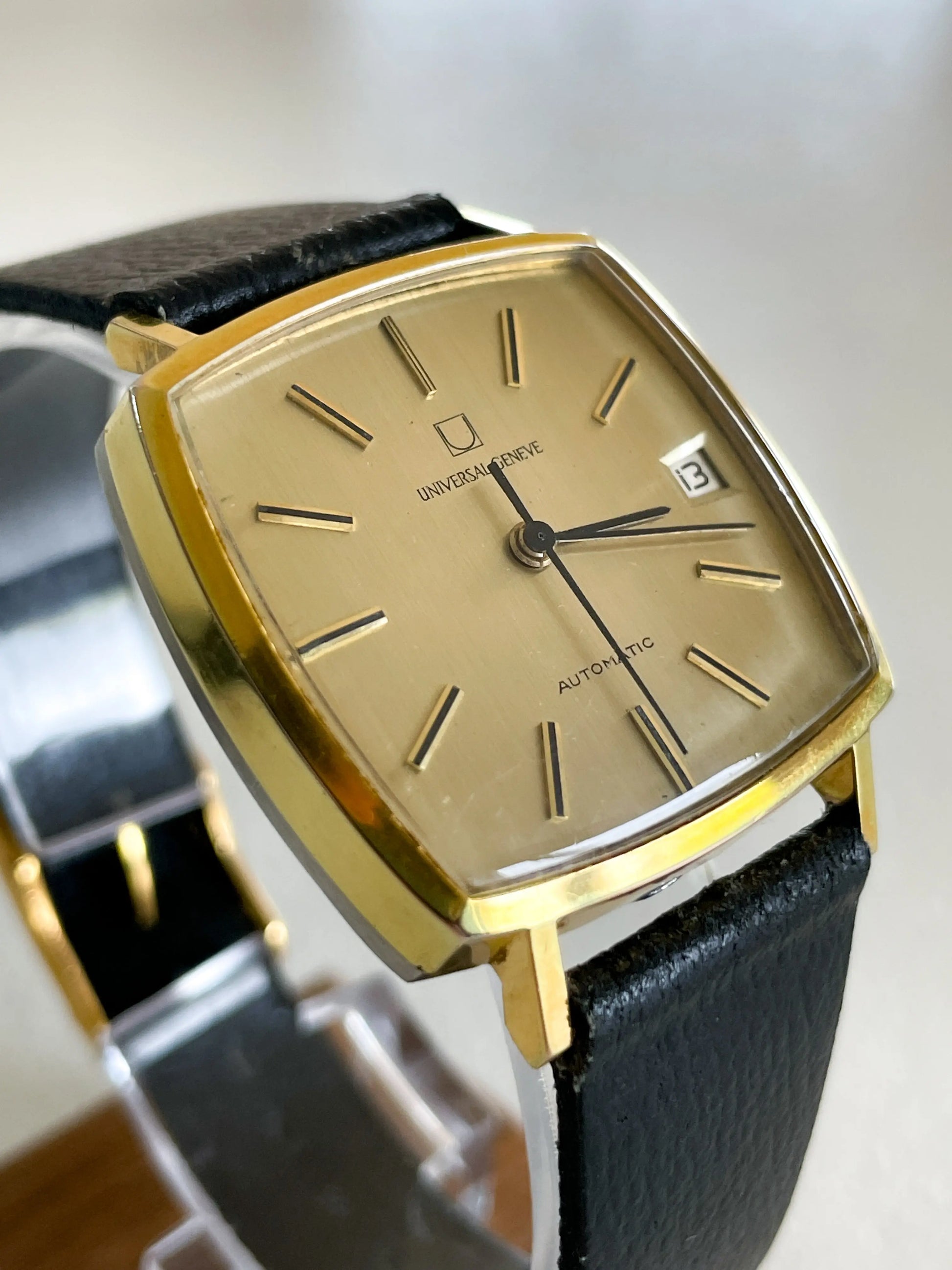 Universal Genève Automatic 1969 - Ref 569117 - DropAndWatch