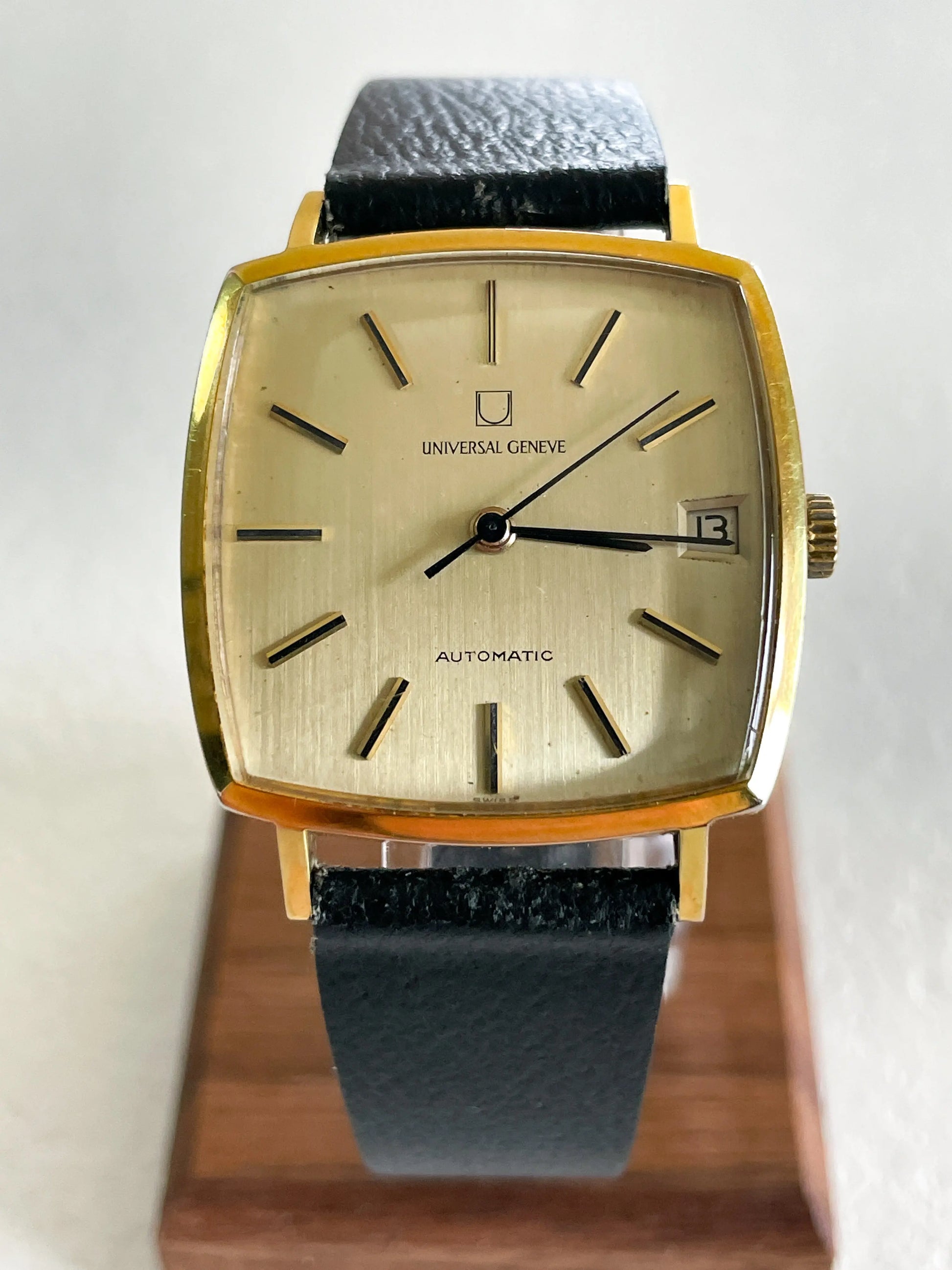 Universal Genève Automatic 1969 - Ref 569117 - DropAndWatch