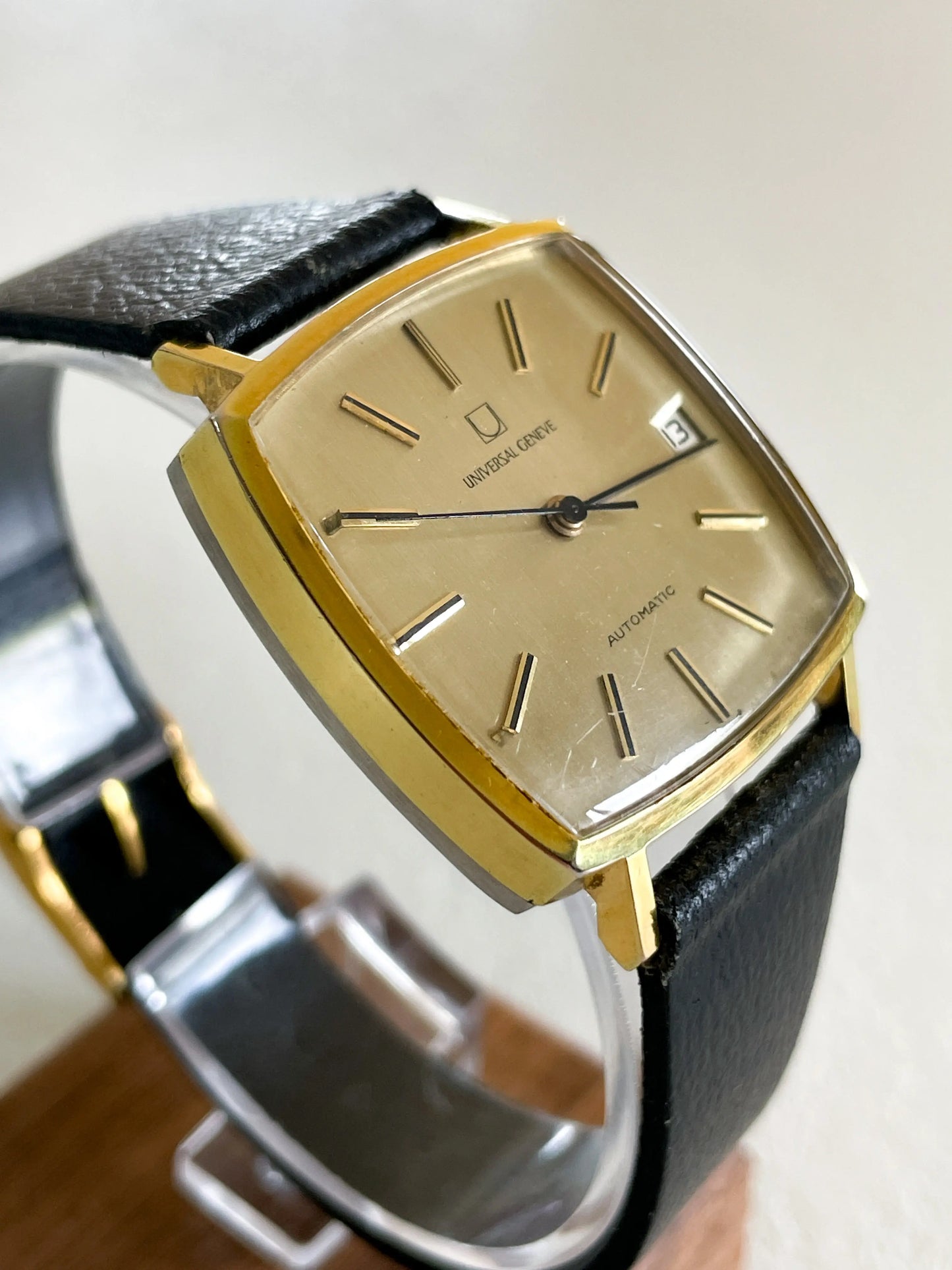 Universal Genève Automatic 1969 - Ref 569117 - DropAndWatch