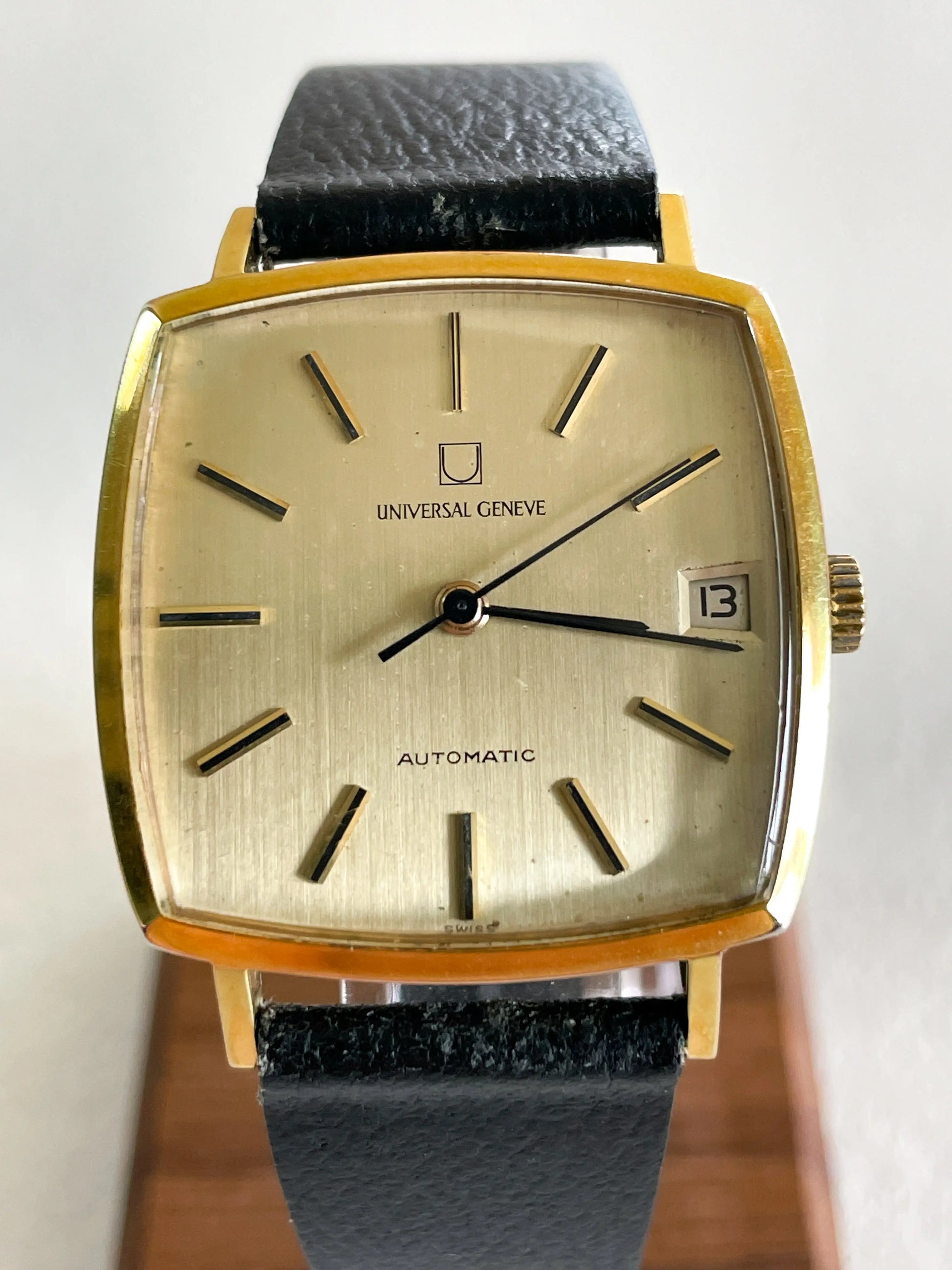 Universal Genève Automatic 1969 - Ref 569117 - DropAndWatch