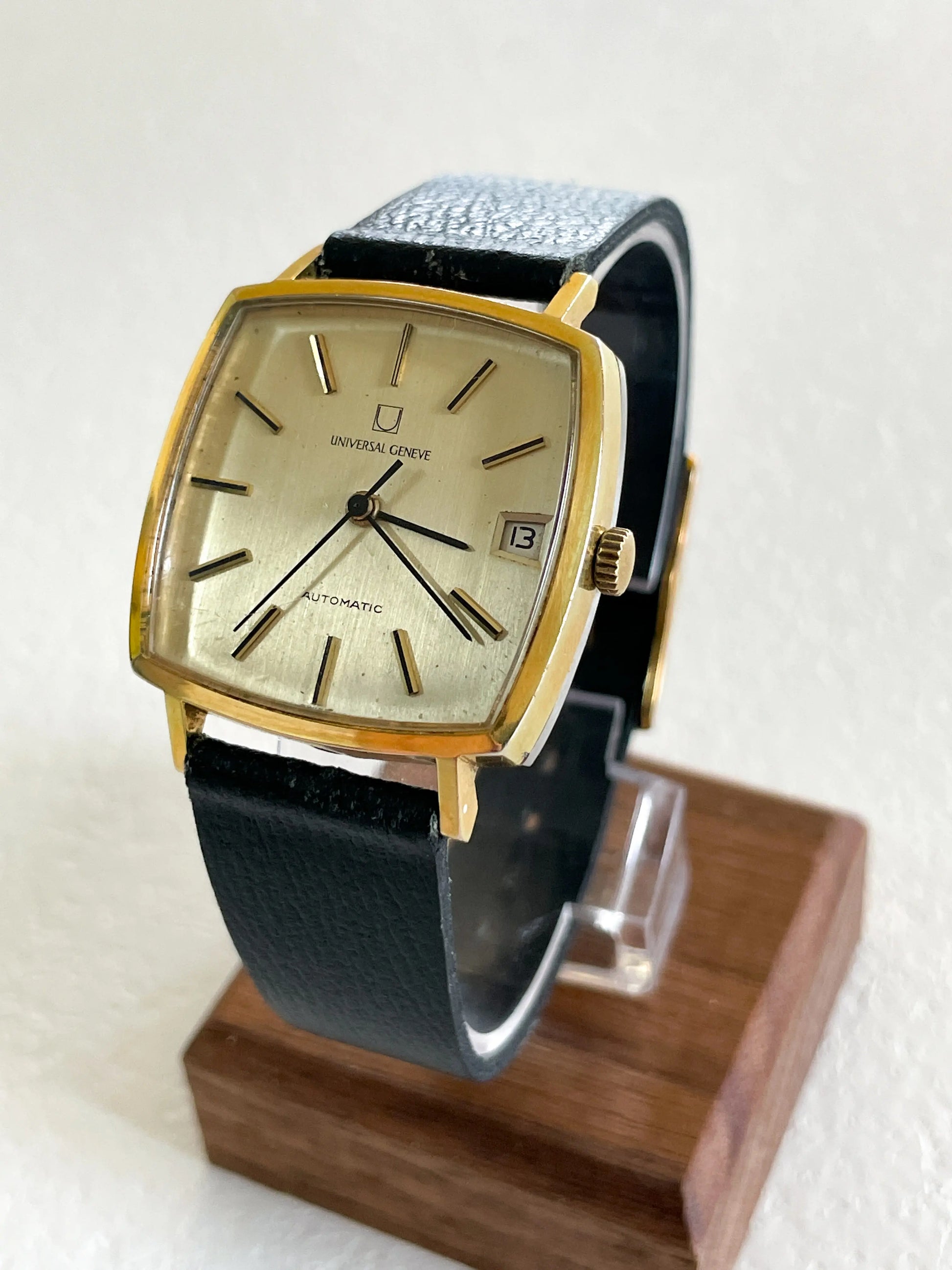 Universal Genève Automatic 1969 - Ref 569117 - DropAndWatch