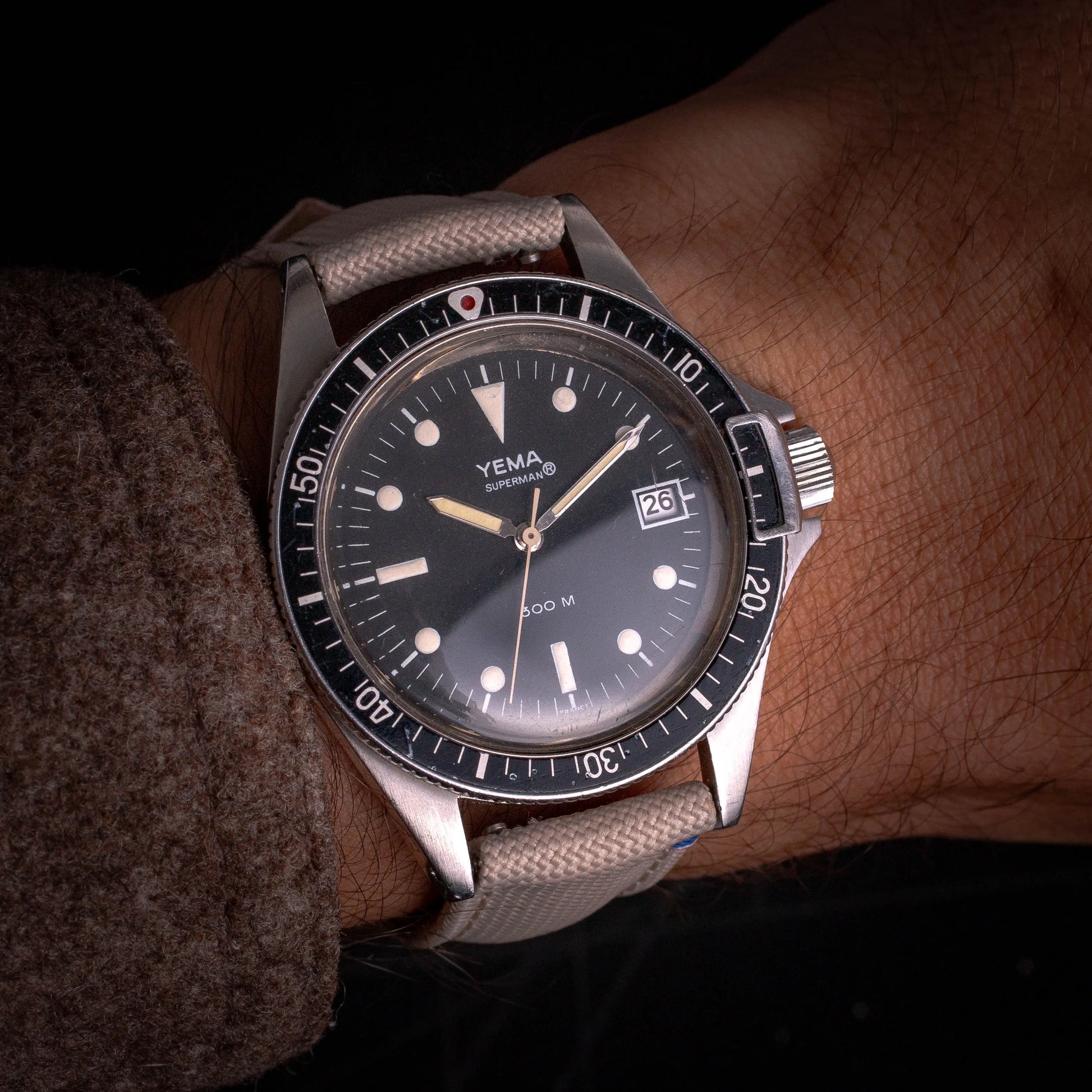 YEMA Superman 300M Y90016 - DropAndWatch