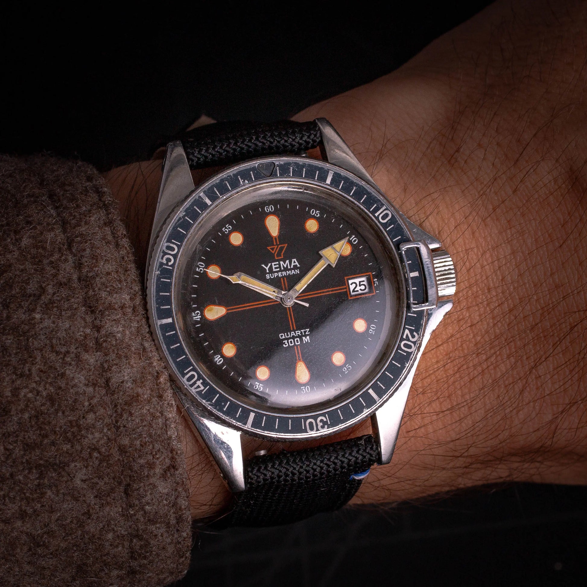 YEMA Superman Croix Rouge Quartz 300M Y90016 - DropAndWatch