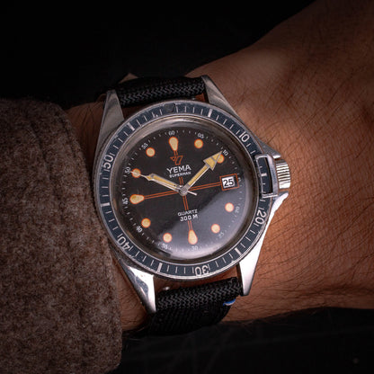YEMA Superman Croix Rouge Quartz 300M Y90016 - DropAndWatch