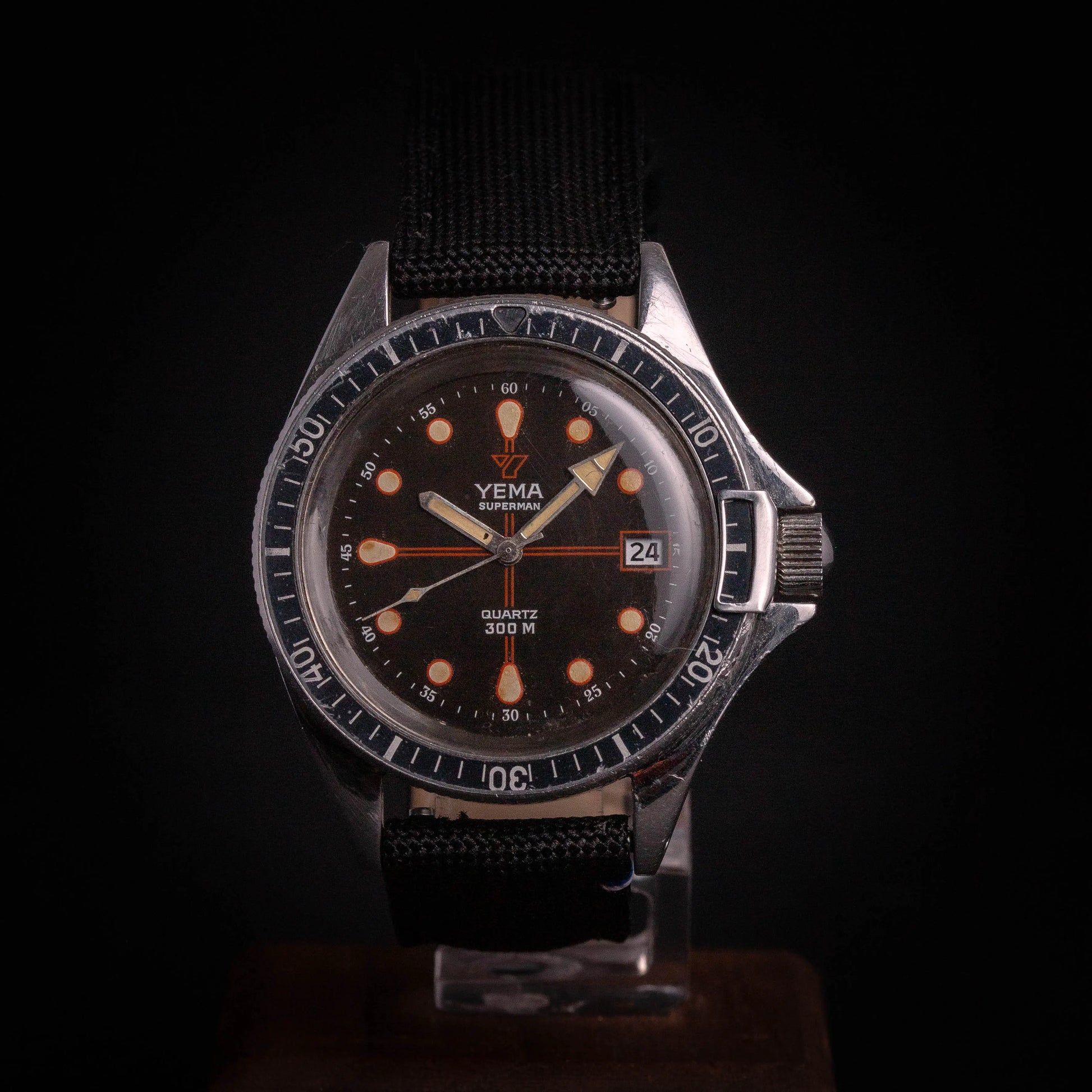 YEMA Superman Croix Rouge Quartz 300M Y90016 - DropAndWatch