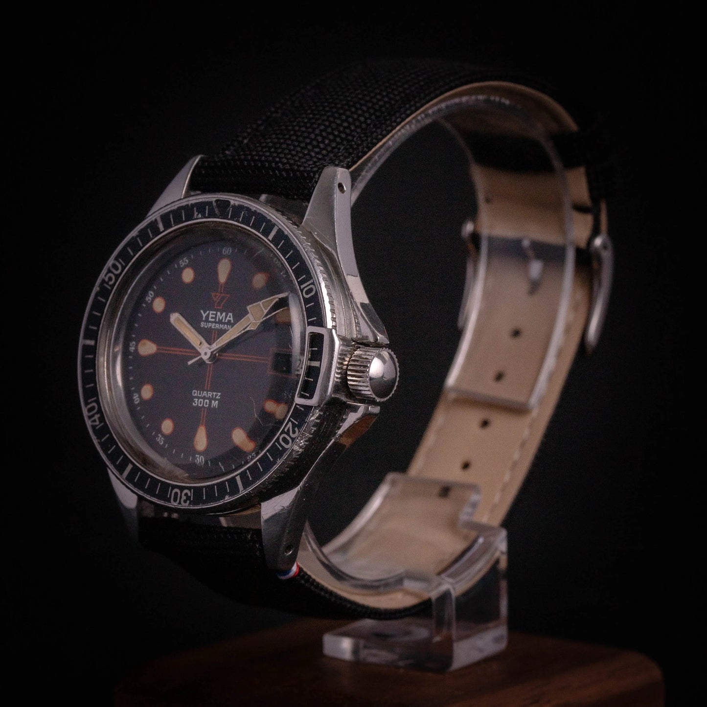 YEMA Superman Croix Rouge Quartz 300M Y90016 - DropAndWatch