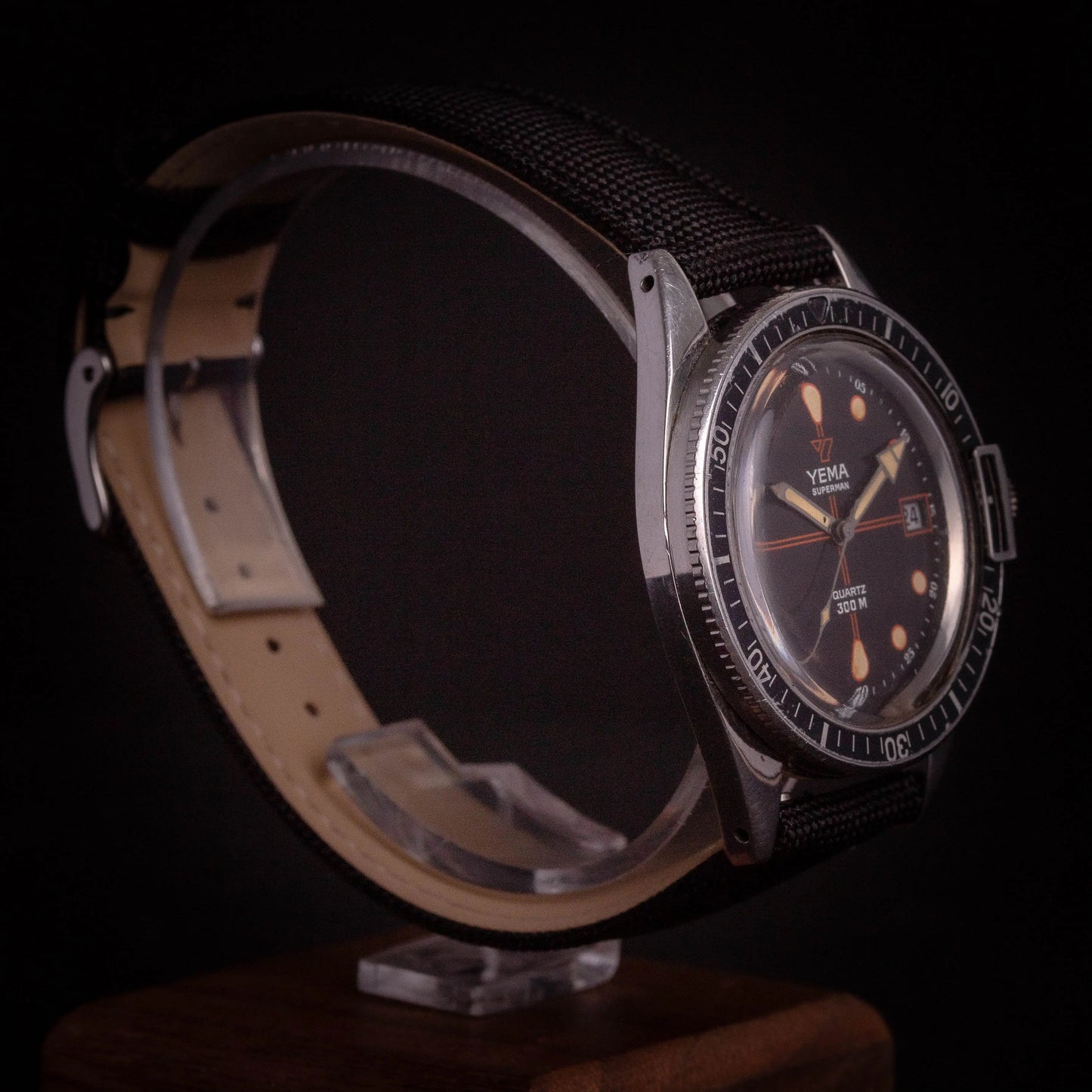 YEMA Superman Croix Rouge Quartz 300M Y90016 - DropAndWatch