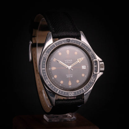 YEMA Superman Croix Rouge Quartz 300M Y90016 - DropAndWatch